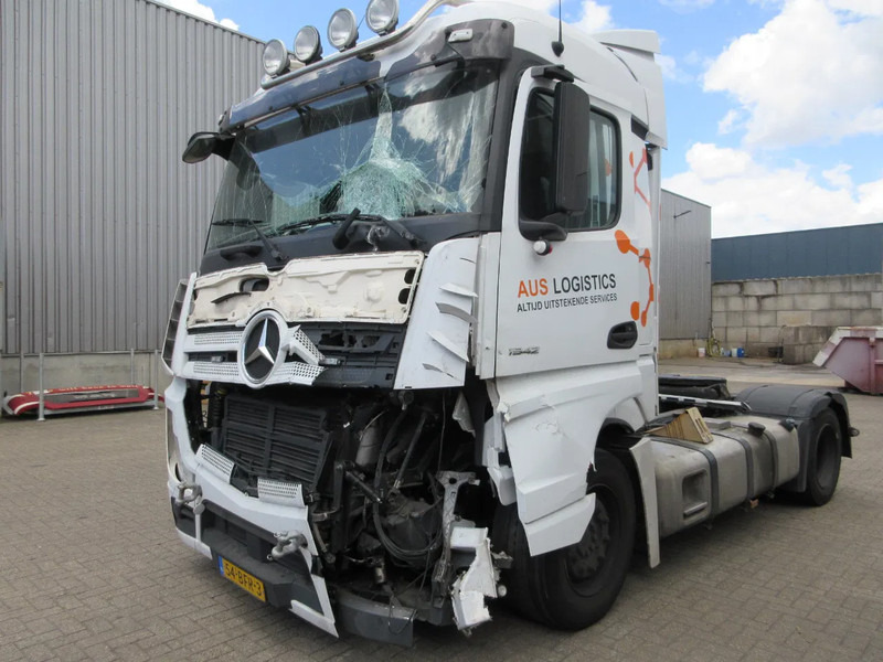Mercedes-Benz Actros 1942 - شاحنة جرار: صور 3 Mercedes-Benz Actros 1942 - شاحنة جرار: صور 3