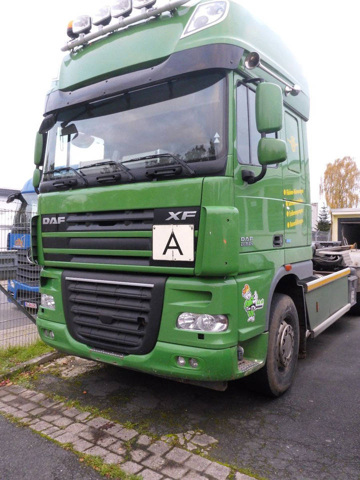 DAF XF 510 aus Werkverkehr 6 x 2 510PS Top-Zustan - شاحنة ذات الخطاف: صور 3 DAF XF 510 aus Werkverkehr 6 x 2 510PS Top-Zustan - شاحنة ذات الخطاف: صور 3