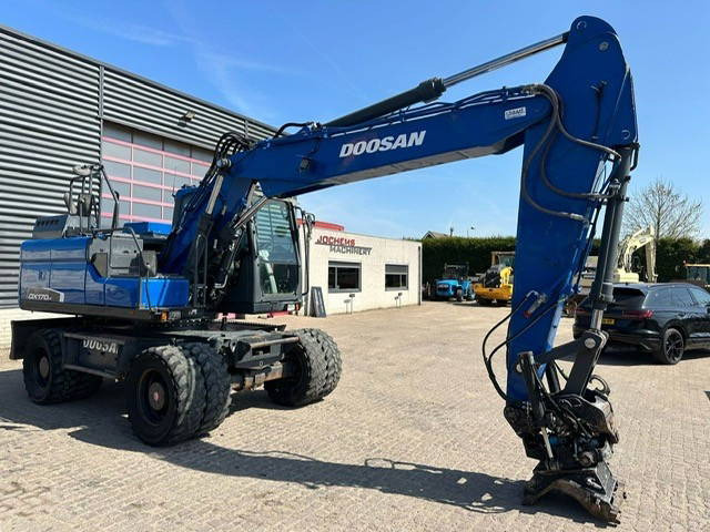حفارة على عجلات Doosan DX170W: صور 16