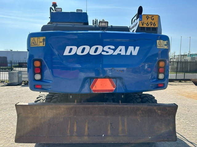 حفارة على عجلات Doosan DX170W: صور 19