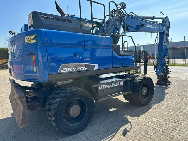 حفارة على عجلات Doosan DX170W: صور 9