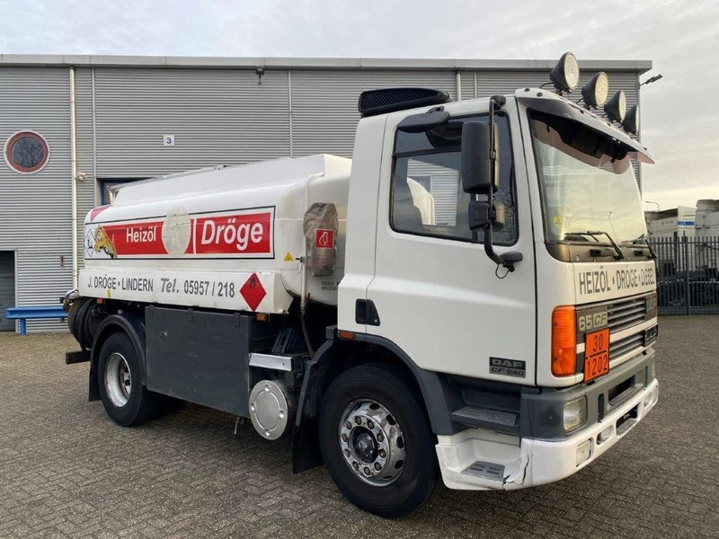 DAF 65CF-240 / FULL STEEL / POMP / 3 COMPARTIMENTS / 8350 LITER / ONLY:25969 KM / EURO-2 / MANUAL / GOOD CONDITION - شاحنة صهريج: صور 2 DAF 65CF-240 / FULL STEEL / POMP / 3 COMPARTIMENTS / 8350 LITER / ONLY:25969 KM / EURO-2 / MANUAL / GOOD CONDITION - شاحنة صهريج: صور 2