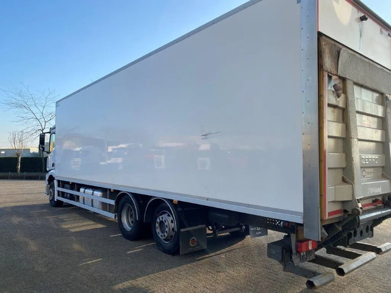 Mercedes-Benz Antos 2533 / LIFT AXLE / HEATED CLOSED BOX / PLATFORM 2000 KG / ONLY:506959 KM / SIDE DOOR / AUTOMATIC / EURO-6 / 2019 - بصندوق مغلق شاحنة: صور 3 Mercedes-Benz Antos 2533 / LIFT AXLE / HEATED CLOSED BOX / PLATFORM 2000 KG / ONLY:506959 KM / SIDE DOOR / AUTOMATIC / EURO-6 / 2019 - بصندوق مغلق شاحنة: صور 3
