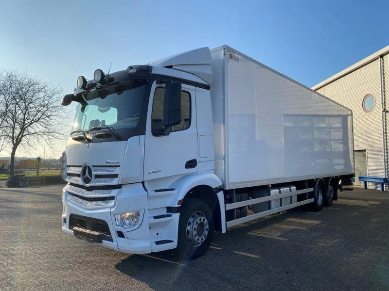 Mercedes-Benz Antos 2533 / LIFT AXLE / HEATED CLOSED BOX / PLATFORM 2000 KG / ONLY:506959 KM / SIDE DOOR / AUTOMATIC / EURO-6 / 2019 - بصندوق مغلق شاحنة: صور 1 Mercedes-Benz Antos 2533 / LIFT AXLE / HEATED CLOSED BOX / PLATFORM 2000 KG / ONLY:506959 KM / SIDE DOOR / AUTOMATIC / EURO-6 / 2019 - بصندوق مغلق شاحنة: صور 1