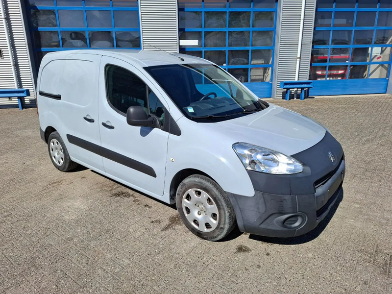 Peugeot Partner 1.6 HDI / TUV:12-01-2026 / AIRCO / CLOSED BOX / MANUAL / EURO-5 b / 2015 - فان المدمجة: صور 2 Peugeot Partner 1.6 HDI / TUV:12-01-2026 / AIRCO / CLOSED BOX / MANUAL / EURO-5 b / 2015 - فان المدمجة: صور 2