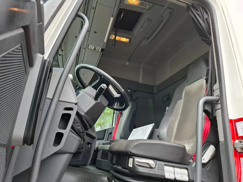 Renault T470 / CLEAN NL TRUCK / TUV:04-11-2025 / SLIDING ROOF / CURTAIN SAILS / SMART TACHO / ACC / LWDS / PLATFORM 2000KG / FRIDGE / AU إيجار Renault T470 / CLEAN NL TRUCK / TUV:04-11-2025 / SLIDING ROOF / CURTAIN SAILS / SMART TACHO / ACC / LWDS / PLATFORM 2000KG / FRIDGE / AU: صور 18