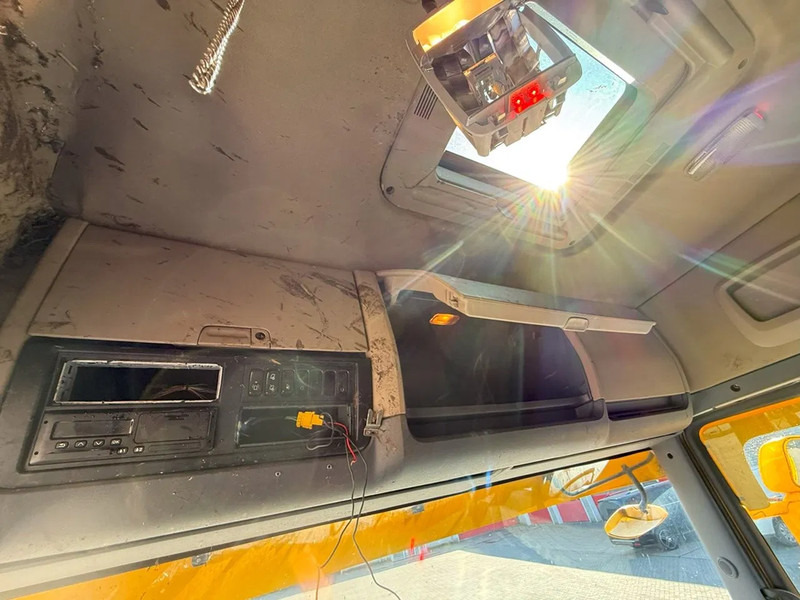 شاحنة جرار Scania R520 V8 / ENGINE RUNNING / RETARDER / HYDRAULICS / NL TRUCK / LIFT+LENKACHSE / ONLY:717000 KM / EURO-6 /2015: صور 20