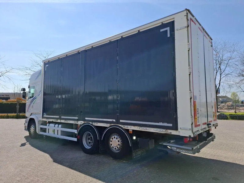 Scania R580 V8 / RETARDER / DOUBLE TANK / PARKCOOL / FULL-AIR / 2SIDE OPEN / PLATFORM 1500 KG / TUV:20-10-2025 / NAVI / LWDS / FRIDGE / - بصندوق مغلق شاحنة: صور 5 Scania R580 V8 / RETARDER / DOUBLE TANK / PARKCOOL / FULL-AIR / 2SIDE OPEN / PLATFORM 1500 KG / TUV:20-10-2025 / NAVI / LWDS / FRIDGE / - بصندوق مغلق شاحنة: صور 5
