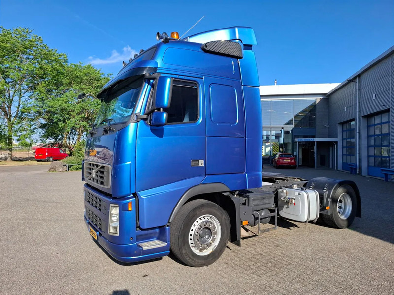 Volvo FH13-400 / HYDRAULICS / NL TRUCK / TUV:14-09-2025 / GLOBETROTTER / FRIGDE / AIRCO / AUTOMATIC / EURO-5 / 2006 - شاحنة جرار: صور 1 Volvo FH13-400 / HYDRAULICS / NL TRUCK / TUV:14-09-2025 / GLOBETROTTER / FRIGDE / AIRCO / AUTOMATIC / EURO-5 / 2006 - شاحنة جرار: صور 1