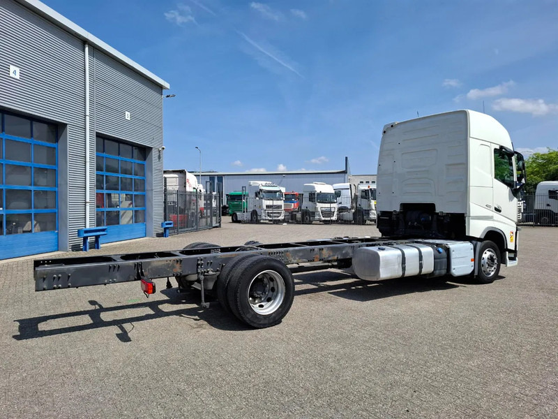 Volvo FH4-420 / PTO / DOUBLE TANK / I-PARKCOOL / VEB+ / LWDS / TUV:10-07-2025 / AUTOMATIC / EURO-6 / 2016 - الشاسيه شاحنة: صور 5 Volvo FH4-420 / PTO / DOUBLE TANK / I-PARKCOOL / VEB+ / LWDS / TUV:10-07-2025 / AUTOMATIC / EURO-6 / 2016 - الشاسيه شاحنة: صور 5