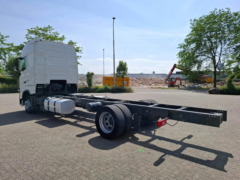 Volvo FH4-420 / PTO / DOUBLE TANK / I-PARKCOOL / VEB+ / LWDS / TUV:10-07-2025 / AUTOMATIC / EURO-6 / 2016 - الشاسيه شاحنة: صور 3 Volvo FH4-420 / PTO / DOUBLE TANK / I-PARKCOOL / VEB+ / LWDS / TUV:10-07-2025 / AUTOMATIC / EURO-6 / 2016 - الشاسيه شاحنة: صور 3