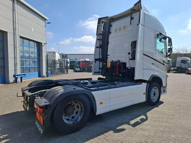 Volvo FH4-460 / VEB+ / DOUBLE TANK / FRIDGE / AUTOMATIC / EURO-6 / 2018 - شاحنة جرار: صور 5 Volvo FH4-460 / VEB+ / DOUBLE TANK / FRIDGE / AUTOMATIC / EURO-6 / 2018 - شاحنة جرار: صور 5
