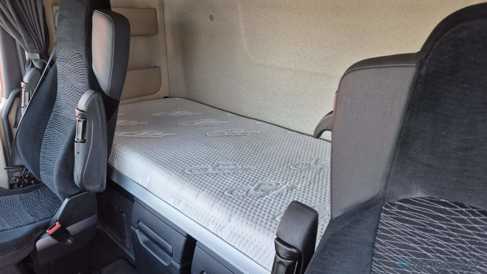 MERCEDES-BENZ ACTROS 1845 LS GIGA SPACE EURO 6 - شاحنة جرار: صور 5 MERCEDES-BENZ ACTROS 1845 LS GIGA SPACE EURO 6 - شاحنة جرار: صور 5