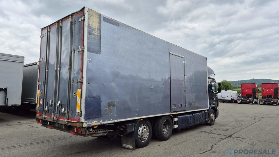 SCANIA R124 LB 6X2 EURO 3 - skříňový + hydraulické čelo - بصندوق مغلق شاحنة: صور 3 SCANIA R124 LB 6X2 EURO 3 - skříňový + hydraulické čelo - بصندوق مغلق شاحنة: صور 3
