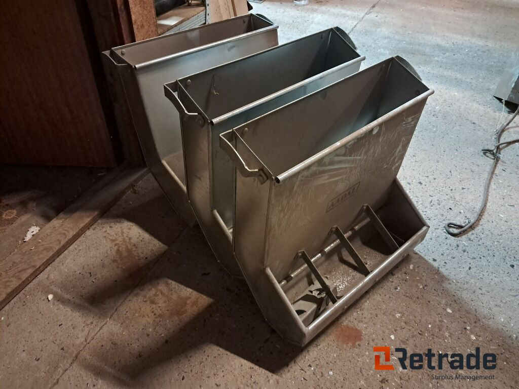 Foderautomater 3 stk Aadal - الآلات والماكينات الزراعية: صور 1 Foderautomater 3 stk Aadal - الآلات والماكينات الزراعية: صور 1