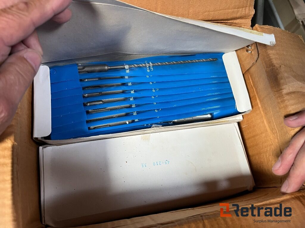 Forskelligt udstyr LOT med SDS BOR SDS BOR NYT - الأدوات والمعدات: صور 1 Forskelligt udstyr LOT med SDS BOR SDS BOR NYT - الأدوات والمعدات: صور 1