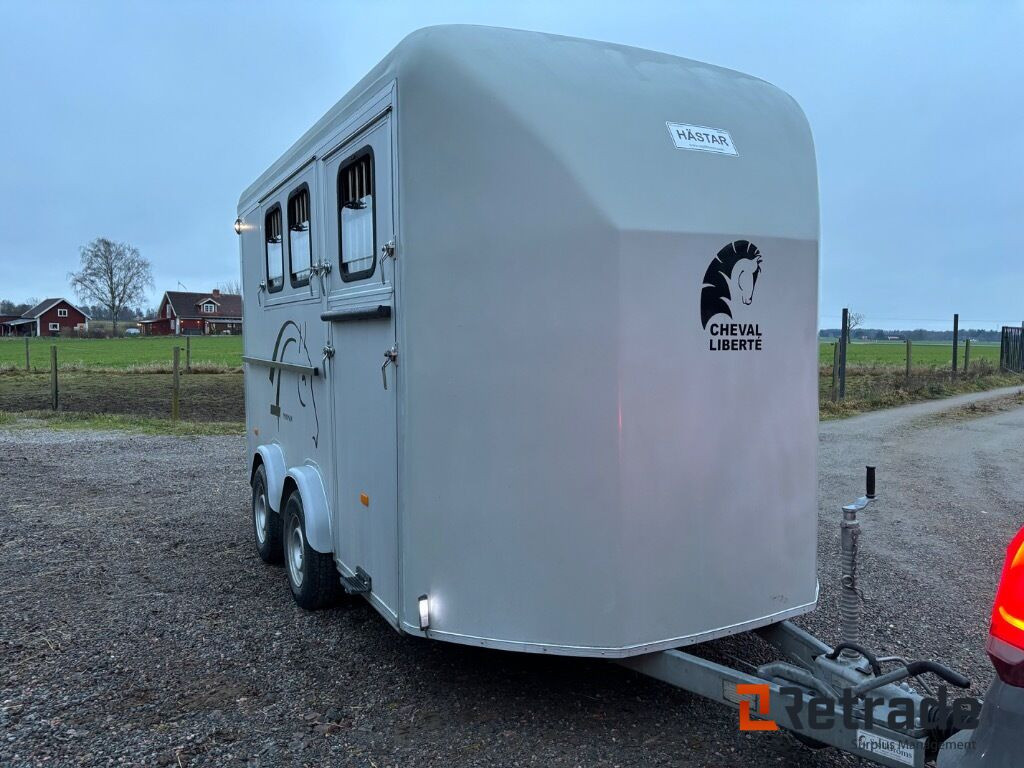 Hästtransport 3 hästars med Fronturlastning , combi ramp, stor sadelkammare - عربة نقل خيل: صور 5 Hästtransport 3 hästars med Fronturlastning , combi ramp, stor sadelkammare - عربة نقل خيل: صور 5