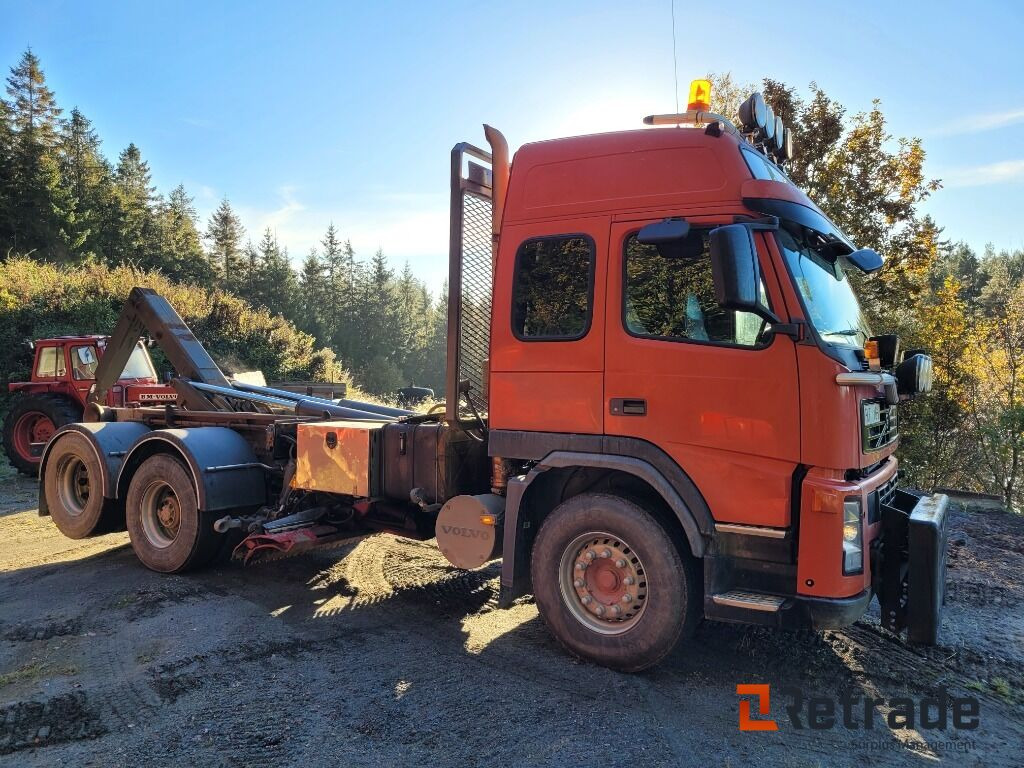 Lastväxlare plogutrustad med underbett Volvo FM 12 , Full parabel - شاحنة ذات الخطاف, شاحنة كرين: صور 2 Lastväxlare plogutrustad med underbett Volvo FM 12 , Full parabel - شاحنة ذات الخطاف, شاحنة كرين: صور 2