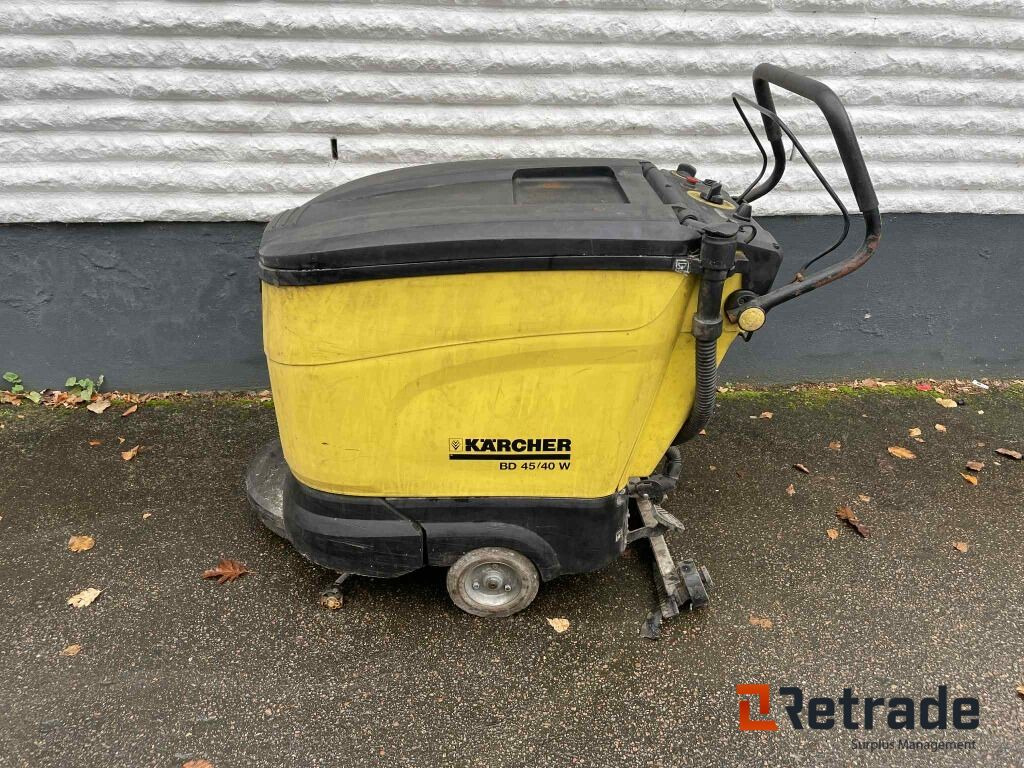Skurmaskin/Golvskurmaskin Kärcher VD45/40 W - ماكينة فرك وتجفيف: صور 1 Skurmaskin/Golvskurmaskin Kärcher VD45/40 W - ماكينة فرك وتجفيف: صور 1