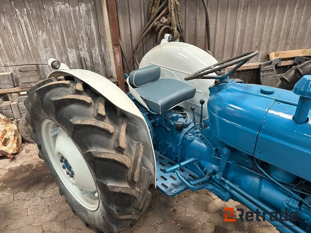 Super Dexta traktor - الآلات والماكينات الزراعية: صور 3 Super Dexta traktor - الآلات والماكينات الزراعية: صور 3