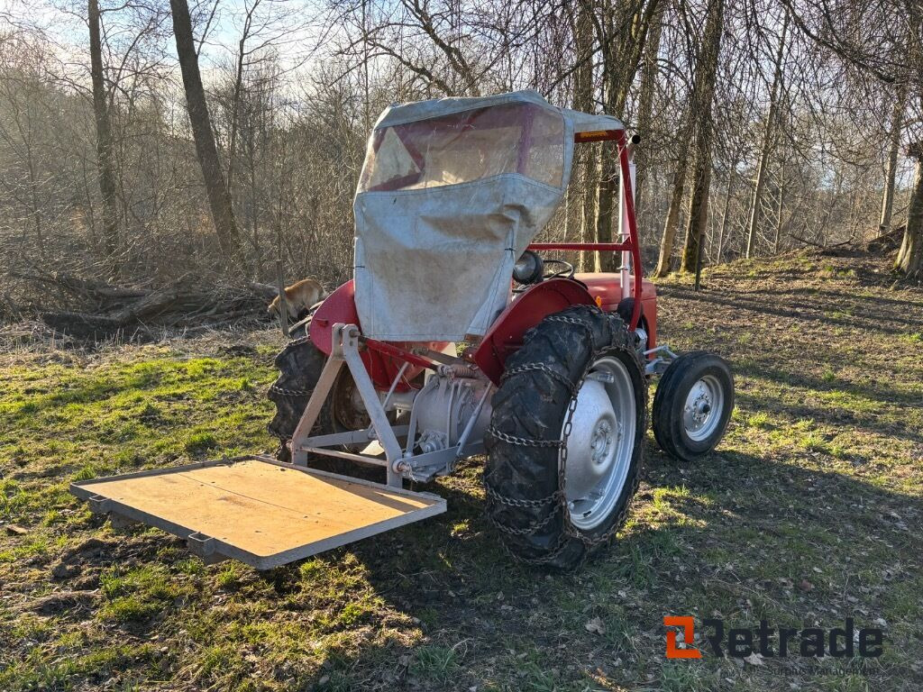 Traktor Ferguson Tea med kedjor och lastbrygga - الآلات والماكينات الزراعية: صور 2 Traktor Ferguson Tea med kedjor och lastbrygga - الآلات والماكينات الزراعية: صور 2