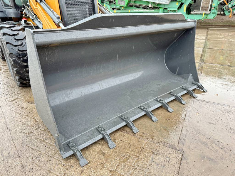 حفار متعدد الاستخدام Case 770EX 4WD - New / Unused / Hammer Lines: صور 12