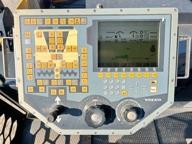 العامل بالقار Volvo P7820C - 6 Meter Paving Width / Topcon GPS System: صور 9