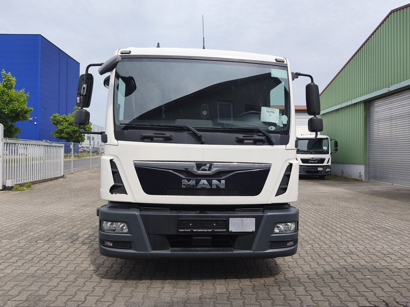 MAN TGL 8.190 Koffer gFH AHK LBW Euro 6 4x2 (11) - بصندوق مغلق شاحنة: صور 3 MAN TGL 8.190 Koffer gFH AHK LBW Euro 6 4x2 (11) - بصندوق مغلق شاحنة: صور 3