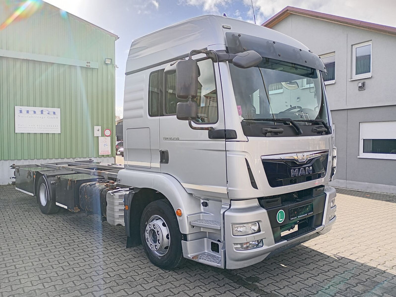MAN TGM 12.290 BDF Euro 6 4x2 AHK (37) - الشاسيه شاحنة: صور 2 MAN TGM 12.290 BDF Euro 6 4x2 AHK (37) - الشاسيه شاحنة: صور 2