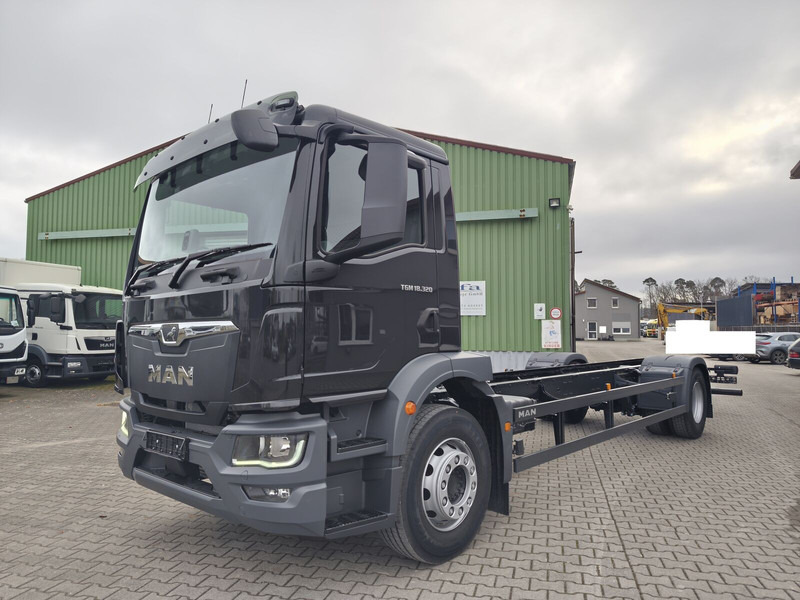 MAN TGM 18.320 4x2BL CH Fahrgestell Euro 6 Rechtslenker - الشاسيه شاحنة: صور 1 MAN TGM 18.320 4x2BL CH Fahrgestell Euro 6 Rechtslenker - الشاسيه شاحنة: صور 1