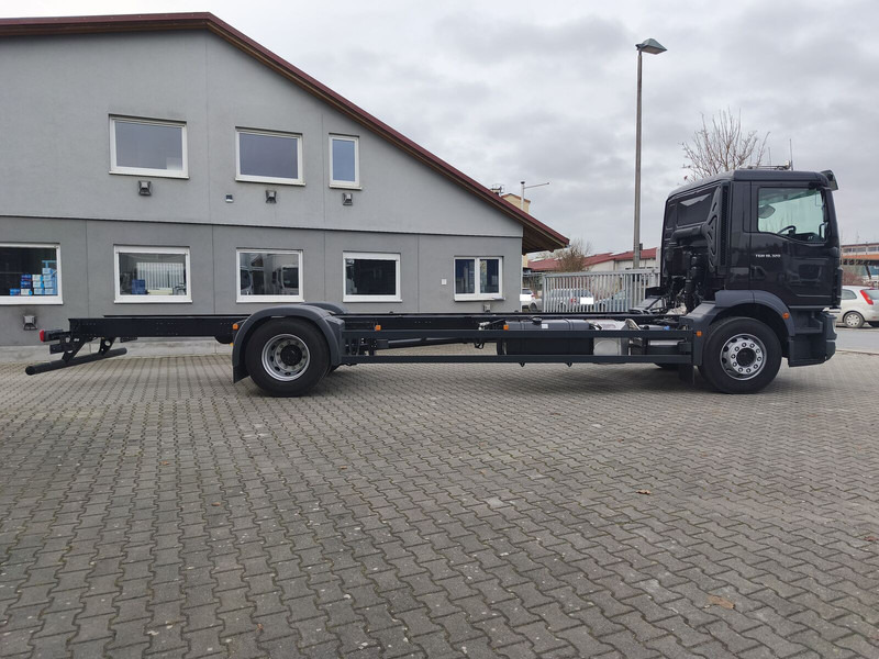 MAN TGM 18.320 TGM 18.320 4x2 BL CH Fahrgestell Euro 6 Rechtslenker - الشاسيه شاحنة: صور 4 MAN TGM 18.320 TGM 18.320 4x2 BL CH Fahrgestell Euro 6 Rechtslenker - الشاسيه شاحنة: صور 4