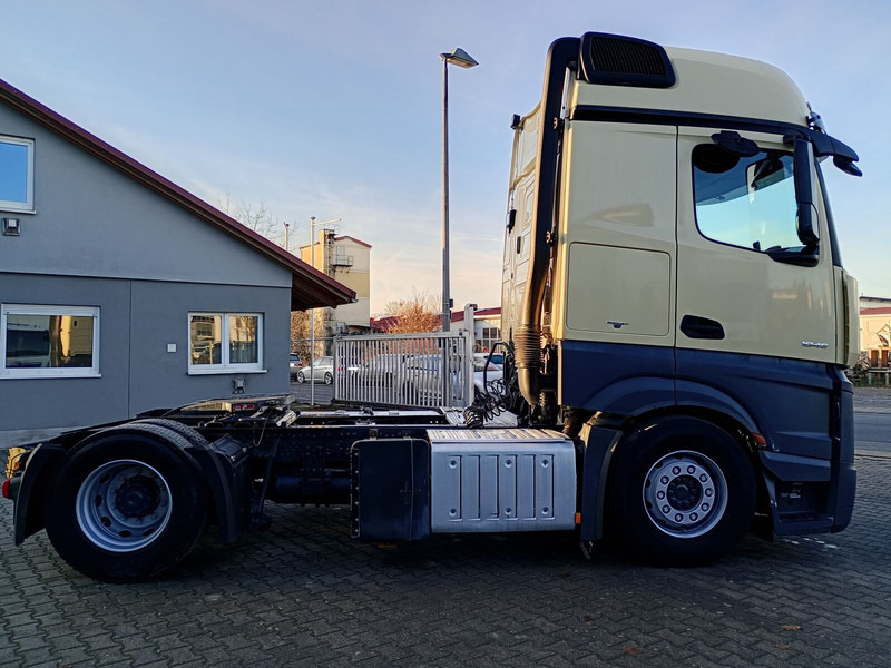 Mercedes-Benz Actros 1845 - شاحنة جرار: صور 4 Mercedes-Benz Actros 1845 - شاحنة جرار: صور 4