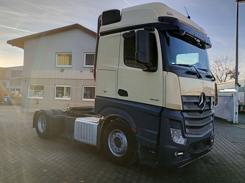 Mercedes-Benz Actros 1845 - شاحنة جرار: صور 2 Mercedes-Benz Actros 1845 - شاحنة جرار: صور 2