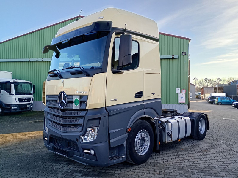 Mercedes-Benz Actros 1845 - شاحنة جرار: صور 1 Mercedes-Benz Actros 1845 - شاحنة جرار: صور 1