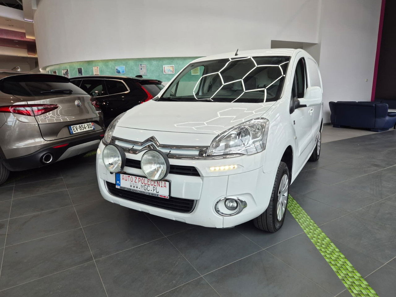 Citroën Berlingo 1.6 HDI 4X4 / Facelift / LOW KM / Serviced - فان المدمجة: صور 2 Citroën Berlingo 1.6 HDI 4X4 / Facelift / LOW KM / Serviced - فان المدمجة: صور 2