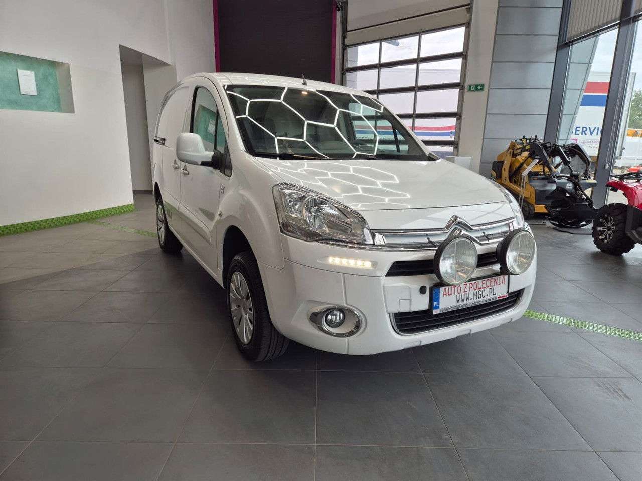 Citroën Berlingo 1.6 HDI 4X4 / Facelift / LOW KM / Serviced - فان المدمجة: صور 4 Citroën Berlingo 1.6 HDI 4X4 / Facelift / LOW KM / Serviced - فان المدمجة: صور 4