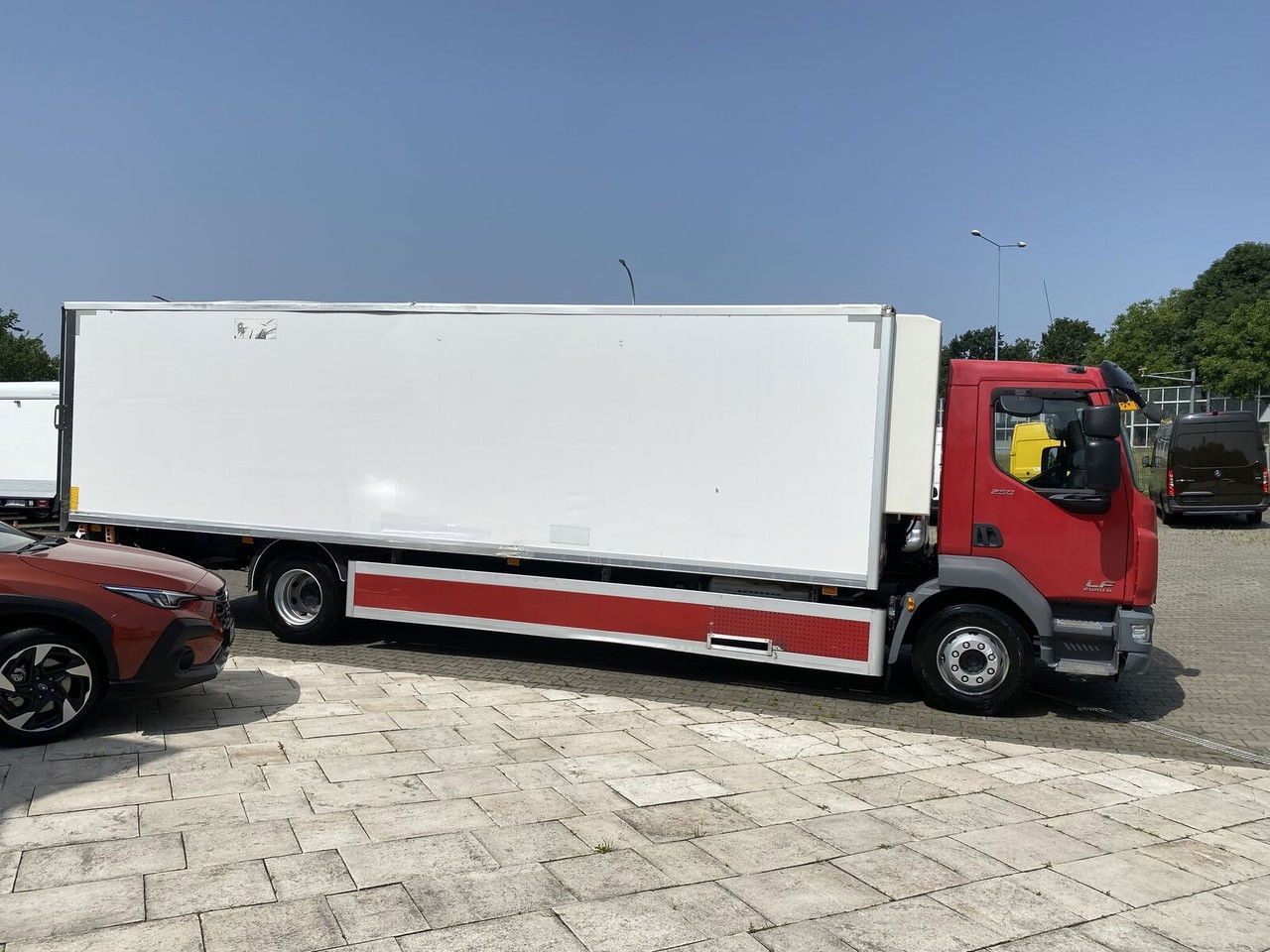DAF LF 250 E6 AUT / 119TKM / Hulsteins -24 +25 / 18 EP / Serviced - مبردة شاحنة: صور 4 DAF LF 250 E6 AUT / 119TKM / Hulsteins -24 +25 / 18 EP / Serviced - مبردة شاحنة: صور 4