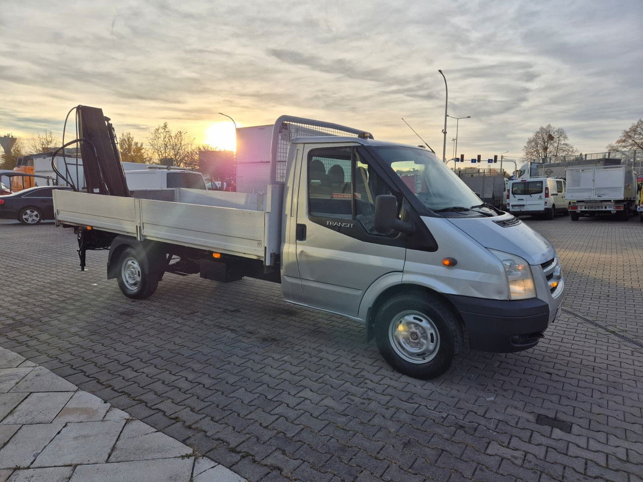 Ford Transit 350 2.4 TDCi / Very Strong Hiab / 1 Owner / Serviced - الشاحنات الصغيرة المسطحة: صور 5 Ford Transit 350 2.4 TDCi / Very Strong Hiab / 1 Owner / Serviced - الشاحنات الصغيرة المسطحة: صور 5