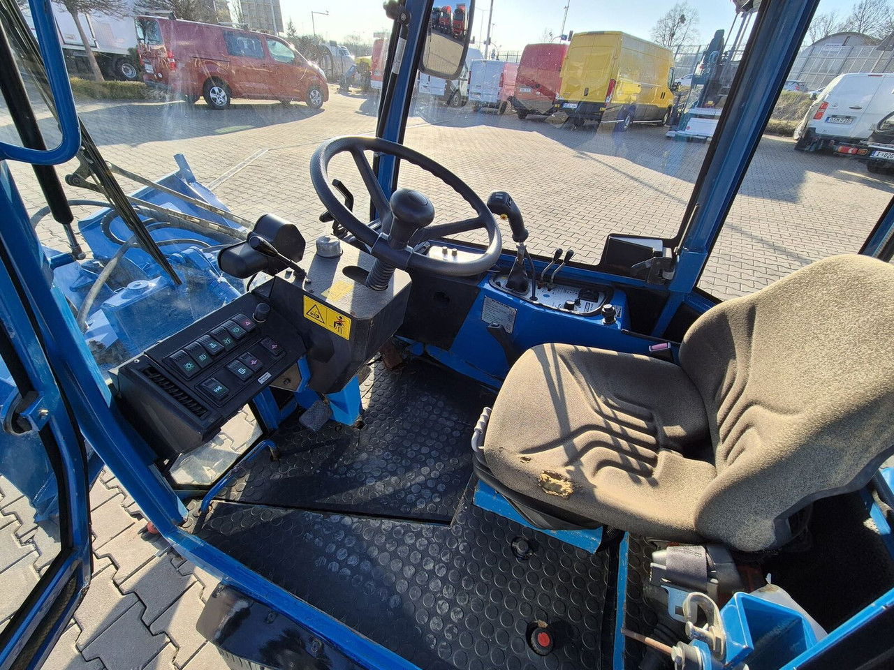 HOLDER C245 4WD / Tool carrier / Snow plow / PTO Front AN D Rear / 4X4 / إيجار HOLDER C245 4WD / Tool carrier / Snow plow / PTO Front AN D Rear / 4X4 /: صور 27 HOLDER C245 4WD / Tool carrier / Snow plow / PTO Front AN D Rear / 4X4 / إيجار HOLDER C245 4WD / Tool carrier / Snow plow / PTO Front AN D Rear / 4X4 /: صور 27