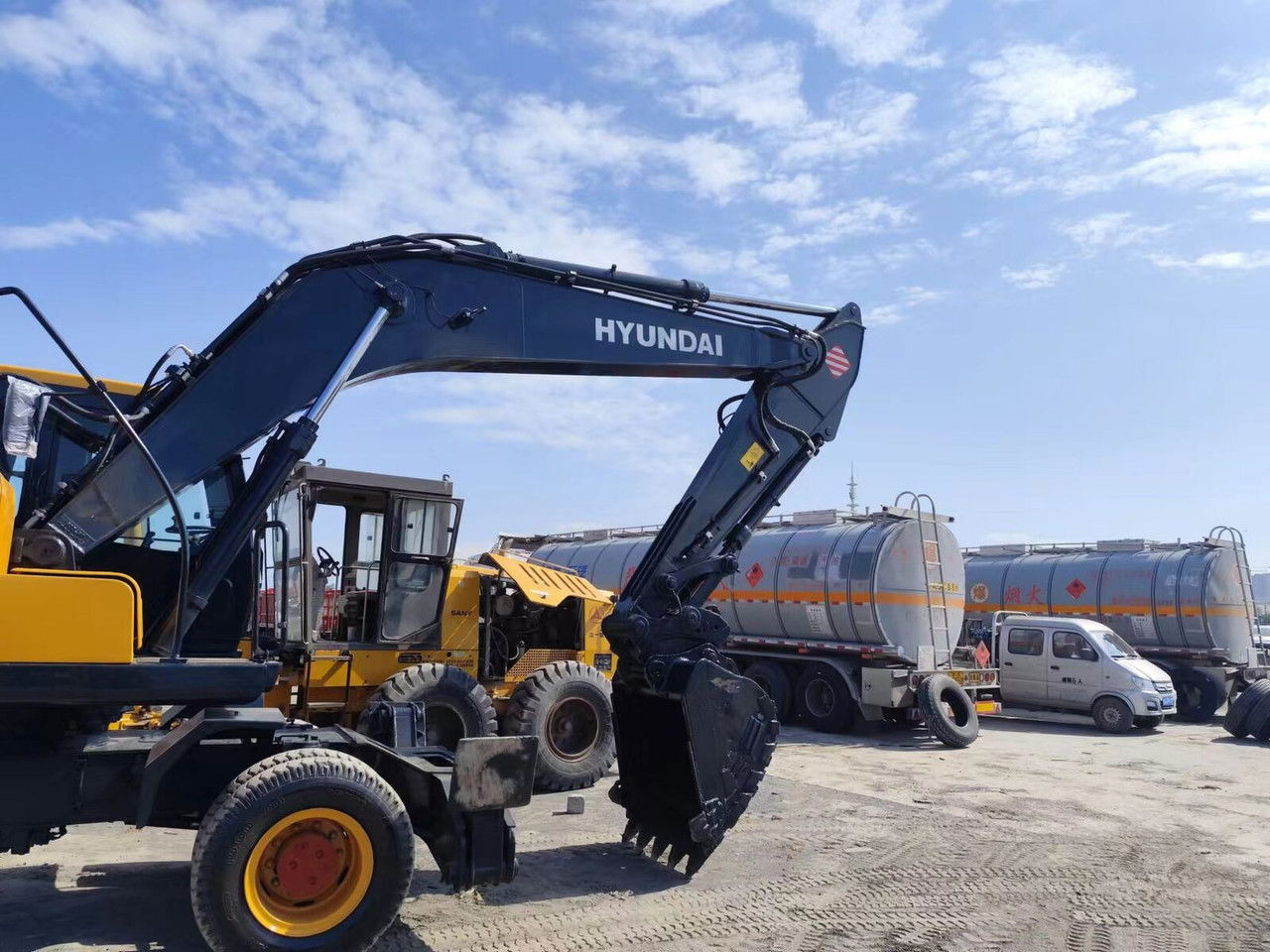 Hyundai R210-7 / Cummins / 1800MTH / Like NEW/20,5Tons/Sp R210-7 / Cummins / 1800MTH / Like NEW/20,5Tons/Special Ofert - حفارة على عجلات: صور 2 Hyundai R210-7 / Cummins / 1800MTH / Like NEW/20,5Tons/Sp R210-7 / Cummins / 1800MTH / Like NEW/20,5Tons/Special Ofert - حفارة على عجلات: صور 2