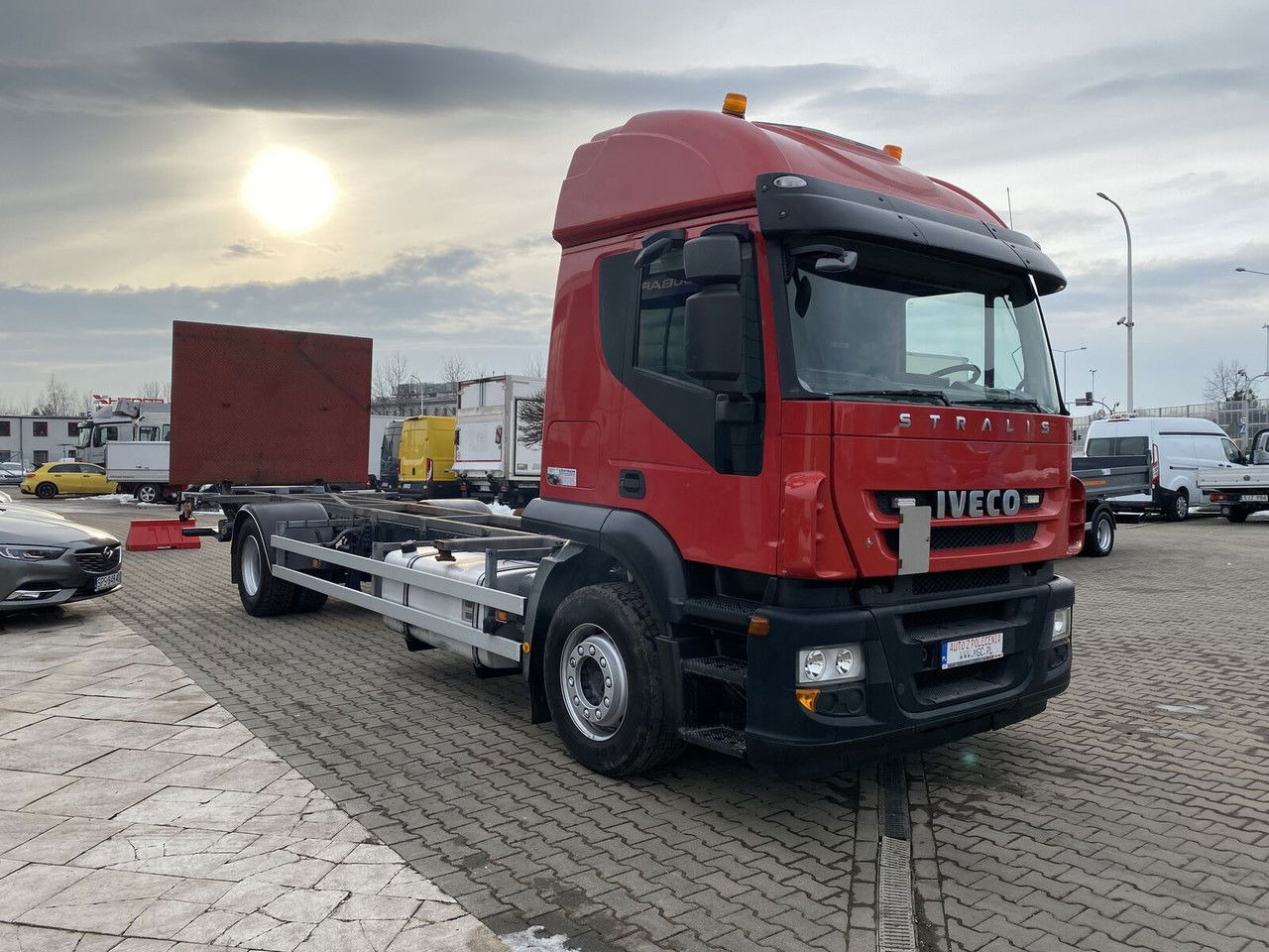 IVECO Iveco Stralis 360 AT 190 / Euro 5 / NEW Service / Long Frame - الشاسيه شاحنة: صور 1 IVECO Iveco Stralis 360 AT 190 / Euro 5 / NEW Service / Long Frame - الشاسيه شاحنة: صور 1