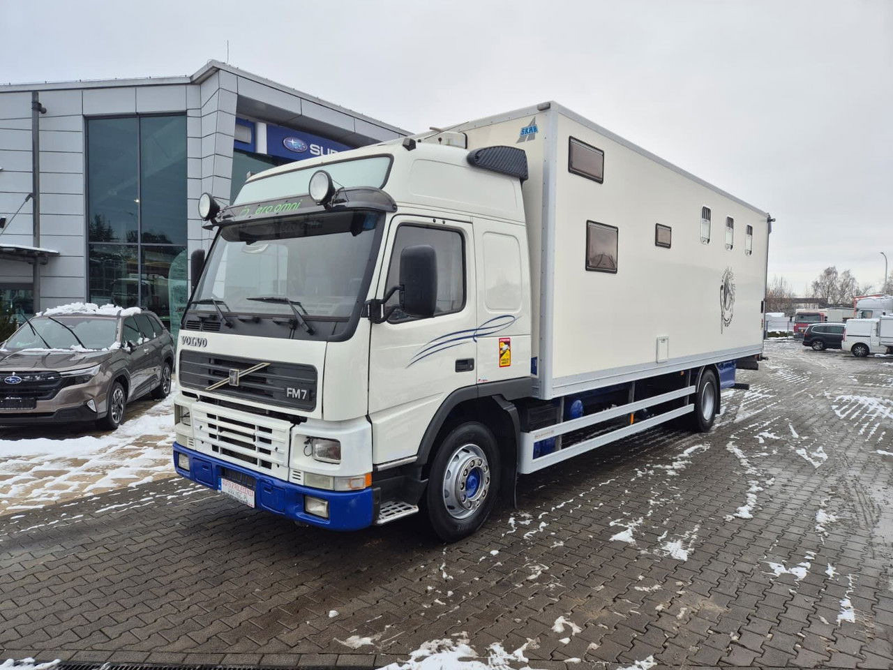 VOLVO FM 7 5 Horses / 3 People Live Cabin / 1 Owner / Serviced - شاحنة نقل خيل: صور 1 VOLVO FM 7 5 Horses / 3 People Live Cabin / 1 Owner / Serviced - شاحنة نقل خيل: صور 1