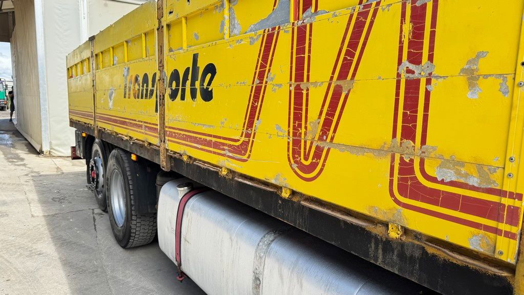 DAF XF 95.380 6X2 stake body - air condition - شاحنات مسطحة: صور 4 DAF XF 95.380 6X2 stake body - air condition - شاحنات مسطحة: صور 4