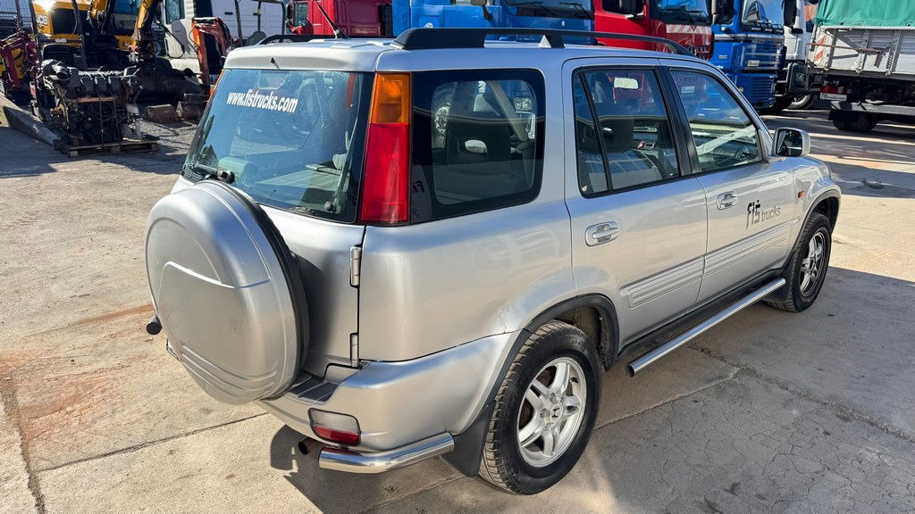 Honda CRV 2.0 - Petrol - AIR Condition - 5 Doors - سيارة دفع رباعي: صور 4 Honda CRV 2.0 - Petrol - AIR Condition - 5 Doors - سيارة دفع رباعي: صور 4