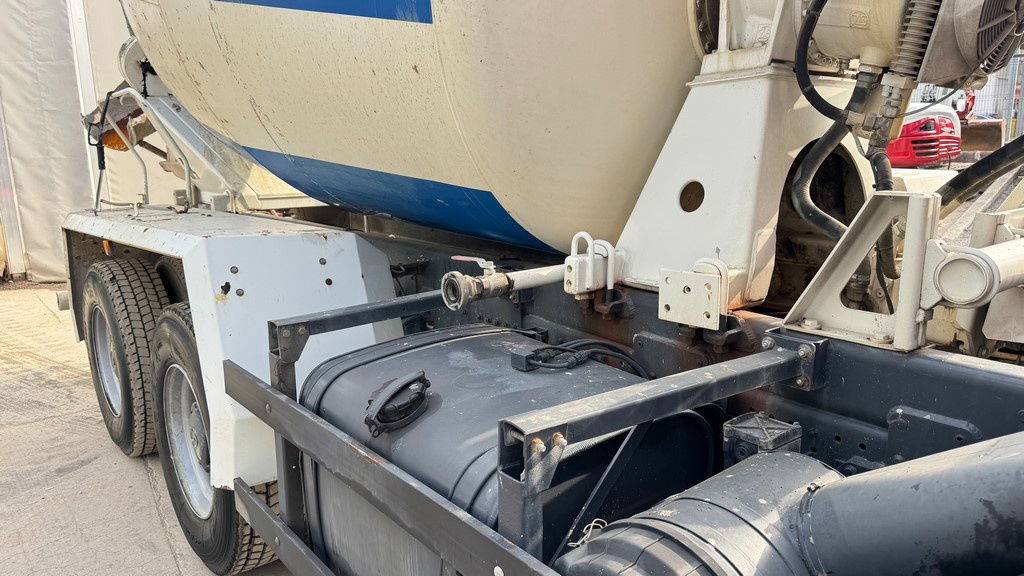 MAN FE 410A 6x4 mixer - 7m3 - euro 3 - شاحنة خلاطة خرسانة: صور 4 MAN FE 410A 6x4 mixer - 7m3 - euro 3 - شاحنة خلاطة خرسانة: صور 4