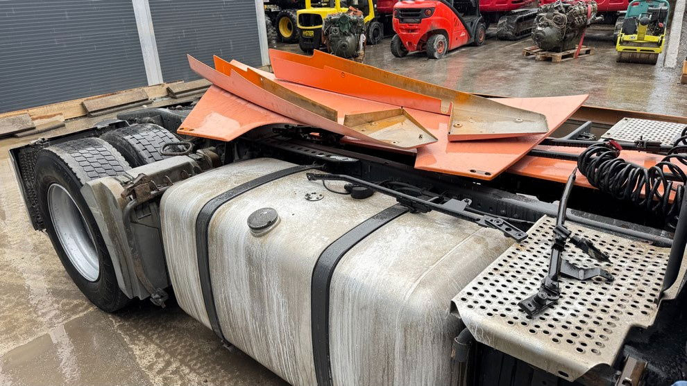 Mercedes-Benz Actros 1844 4x2 - tractor unit - retarder - شاحنة جرار: صور 4 Mercedes-Benz Actros 1844 4x2 - tractor unit - retarder - شاحنة جرار: صور 4