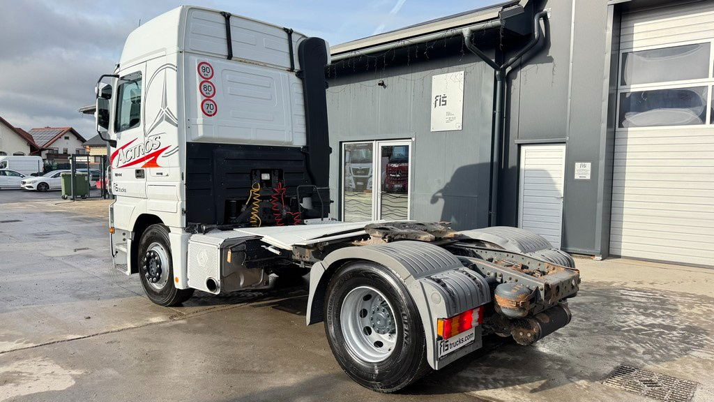 Mercedes-Benz Actros 1844 LS 4x2 tractor unit - clutch - شاحنة جرار: صور 4 Mercedes-Benz Actros 1844 LS 4x2 tractor unit - clutch - شاحنة جرار: صور 4