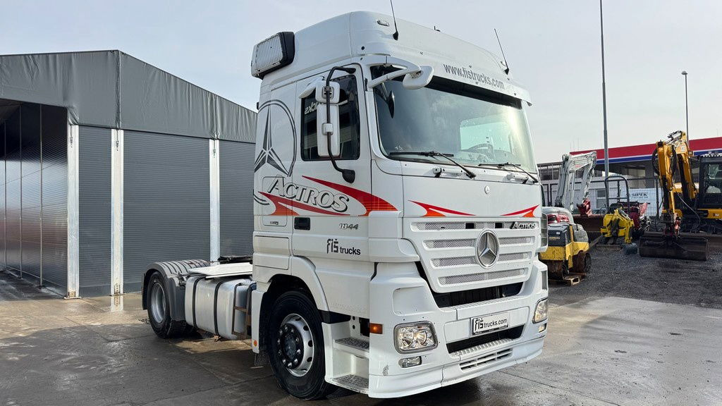 Mercedes-Benz Actros 1844 LS 4x2 tractor unit - clutch - شاحنة جرار: صور 2 Mercedes-Benz Actros 1844 LS 4x2 tractor unit - clutch - شاحنة جرار: صور 2