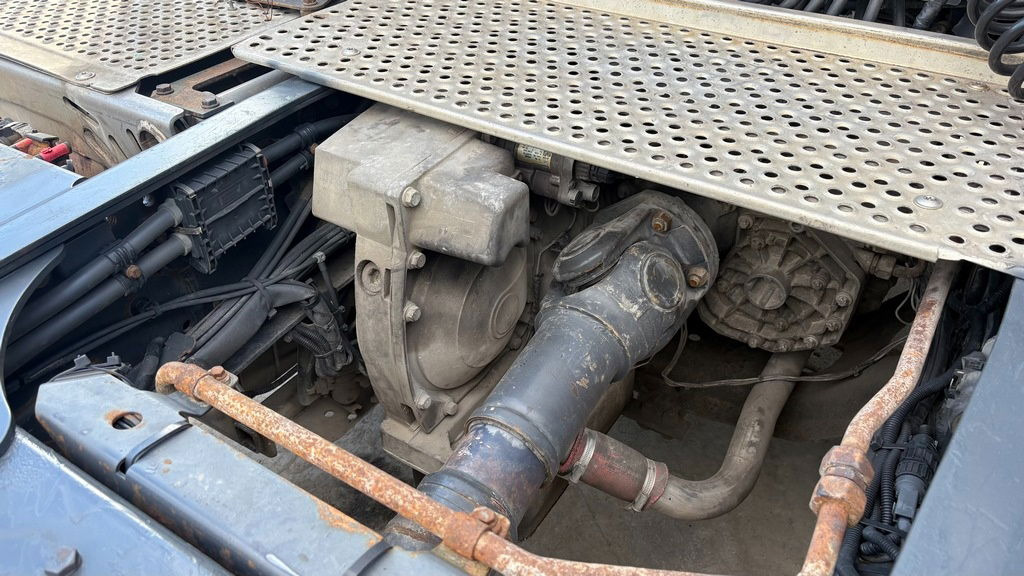 Mercedes-Benz Actros 1846 L 4x2 tractor unit - retarder - شاحنة جرار: صور 4 Mercedes-Benz Actros 1846 L 4x2 tractor unit - retarder - شاحنة جرار: صور 4
