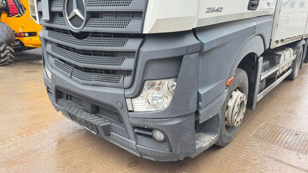 Mercedes-Benz Actros 2542 6X2 stake body - Crane PK 22.001L - lifting axle - شاحنات مسطحة, شاحنة كرين: صور 2 Mercedes-Benz Actros 2542 6X2 stake body - Crane PK 22.001L - lifting axle - شاحنات مسطحة, شاحنة كرين: صور 2